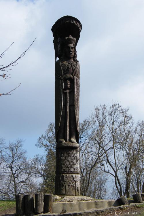 Тракайский замок: Деревянная статуя великого князя ВКЛ Витаутаса